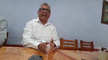 Uriel Flores Aguayo a favor de Américo Zúñiga Martínez, del PRI, para diputado federal por el Distrito Xalapa