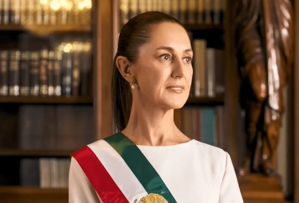 Claudia Sheinbaum presenta su foto oficial como presidenta de México